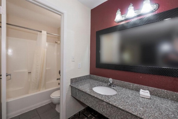 Red Roof Inn Mobile - Midtown image 16
