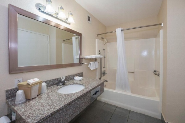 Red Roof Inn Mobile - Midtown image 23