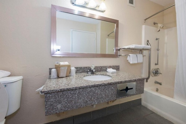 Red Roof Inn Mobile - Midtown image 28